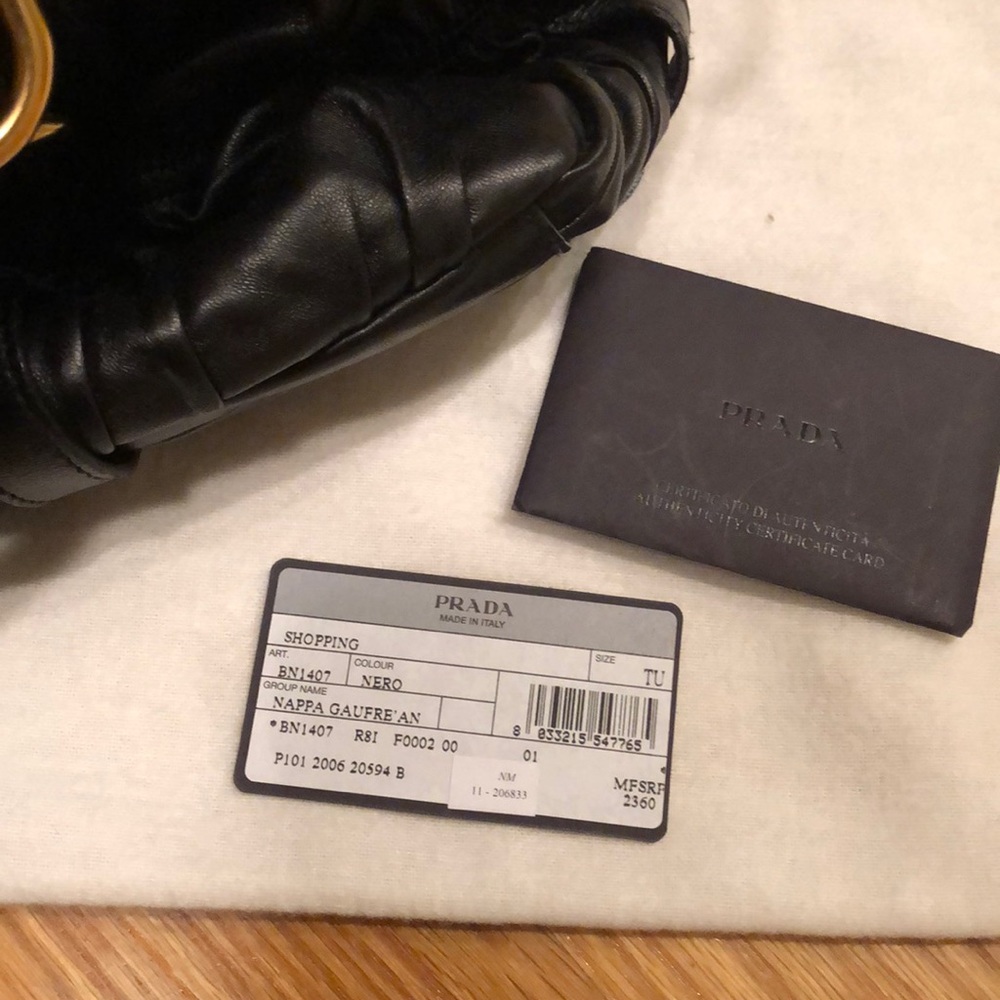 100% authentic Prada tote bag in black leather - Picture 6 of 10